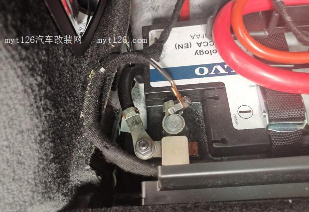 自己動手沃爾沃XC90安裝車載電臺  myt126汽車改裝網(wǎng)