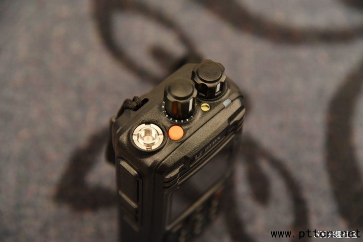 北峰DMR BF-TD511數(shù)字對講機(jī)
